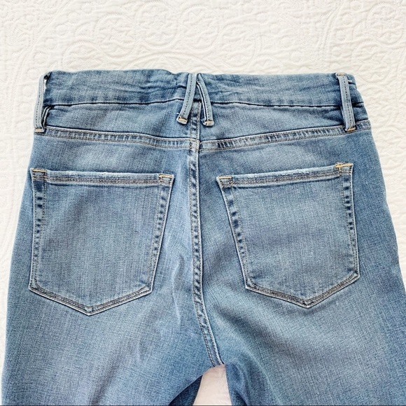 Good American Good Legs Crop‎ Jeans, Light Wash - Picture 5 of 10